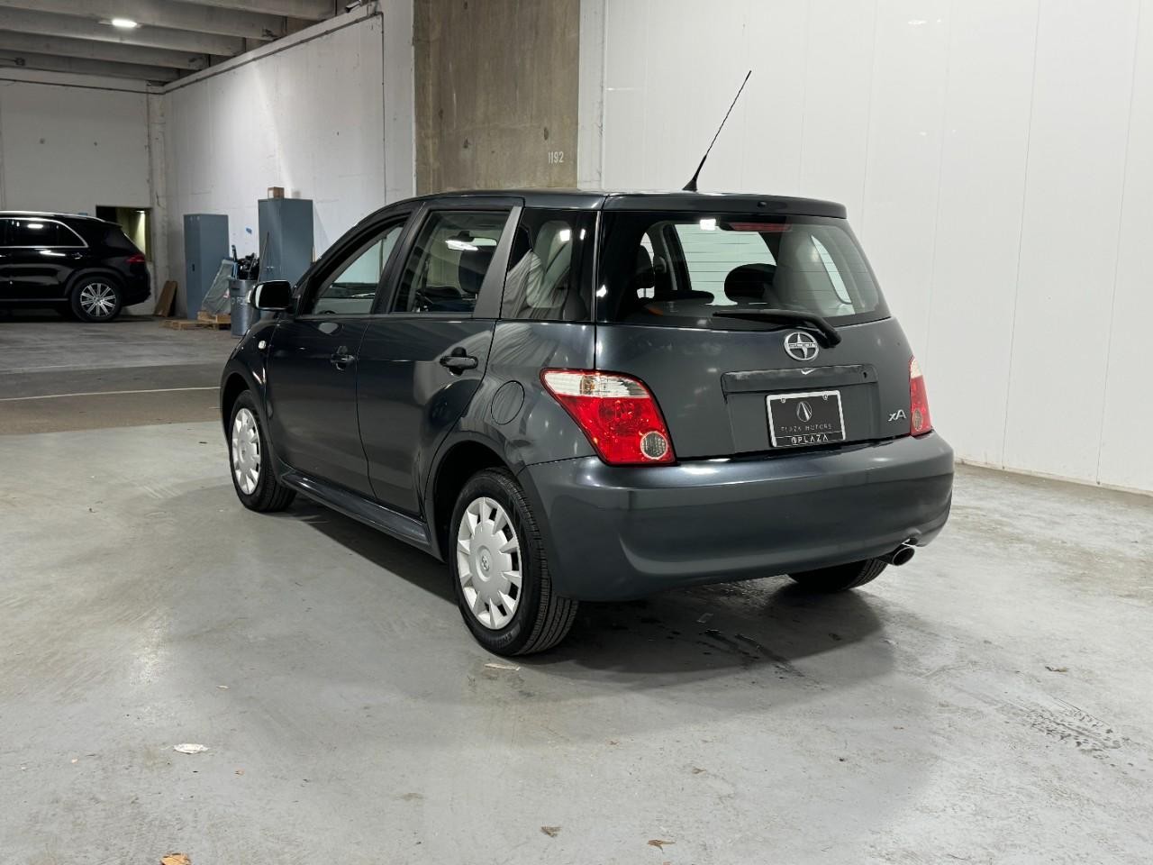 Scion xA Vehicle Full-screen Gallery Image 3