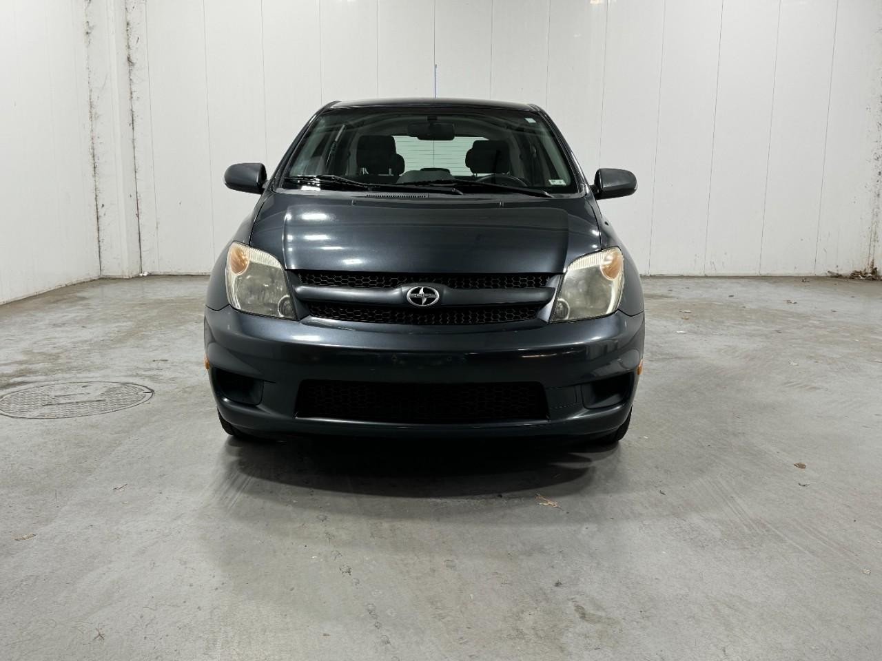 Scion xA Vehicle Full-screen Gallery Image 7