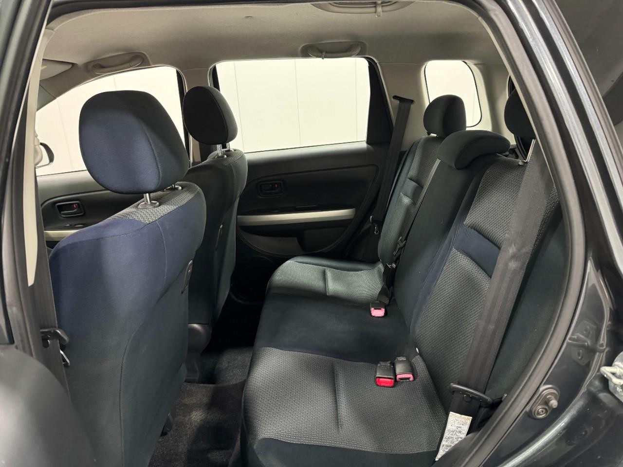 Scion xA Vehicle Full-screen Gallery Image 9