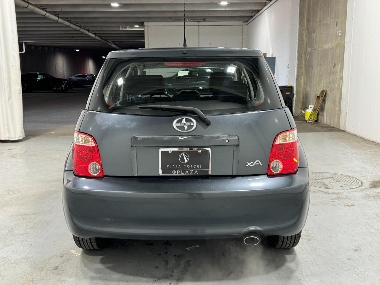 Scion xA Vehicle Full-screen Gallery Image 10