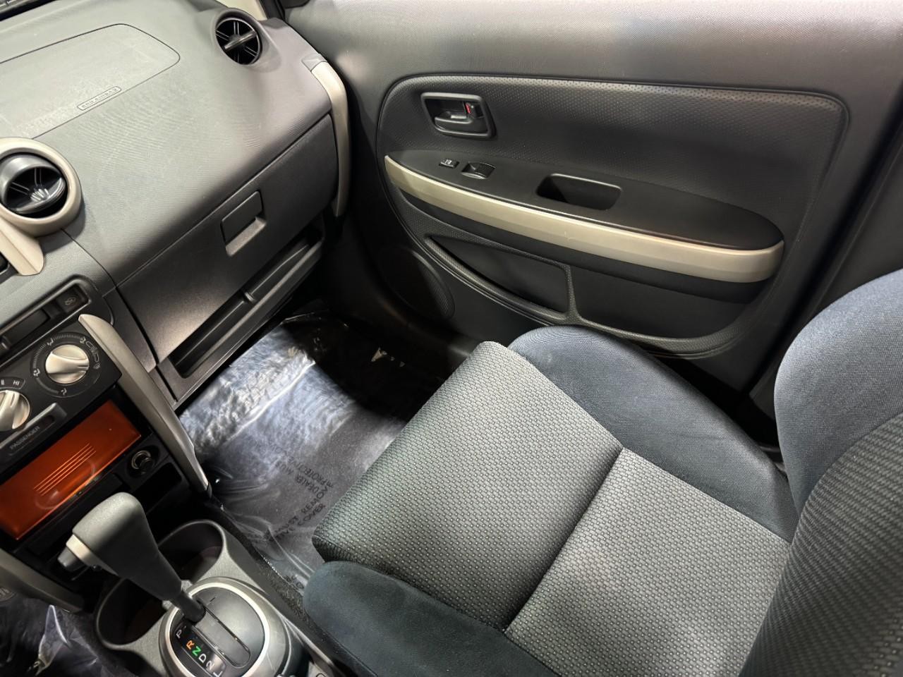 Scion xA Vehicle Full-screen Gallery Image 18