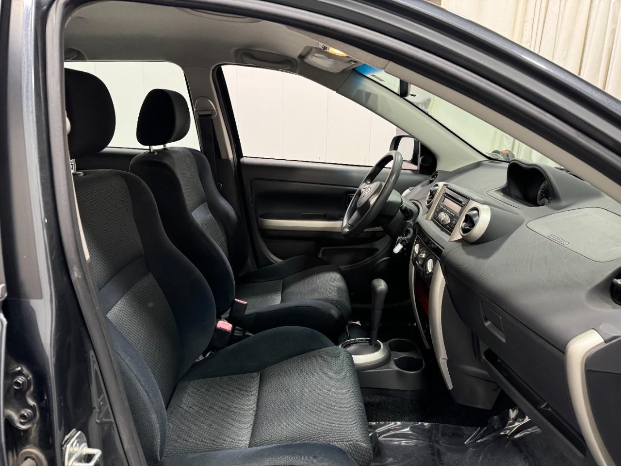 Scion xA Vehicle Full-screen Gallery Image 19