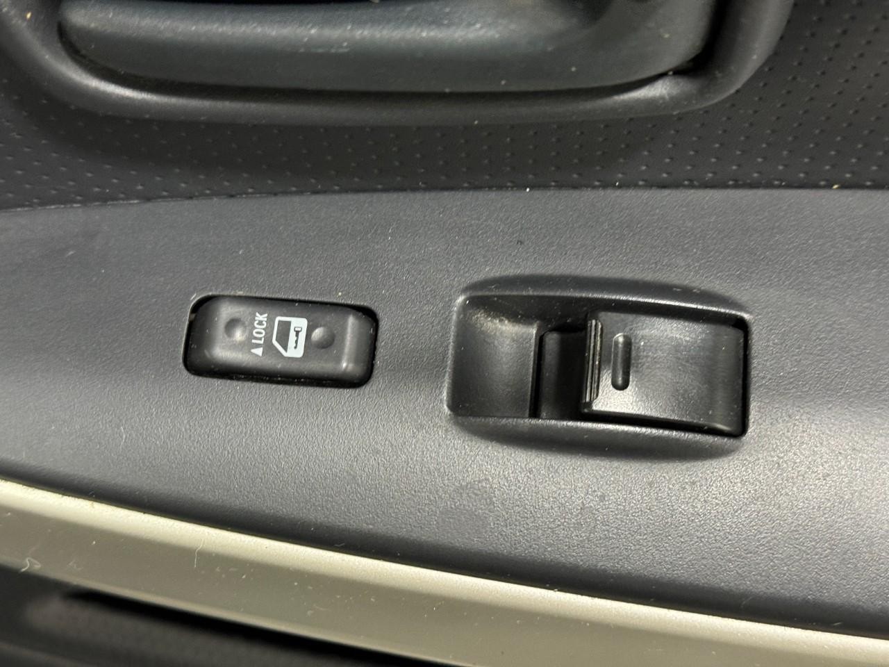 Scion xA Vehicle Full-screen Gallery Image 22