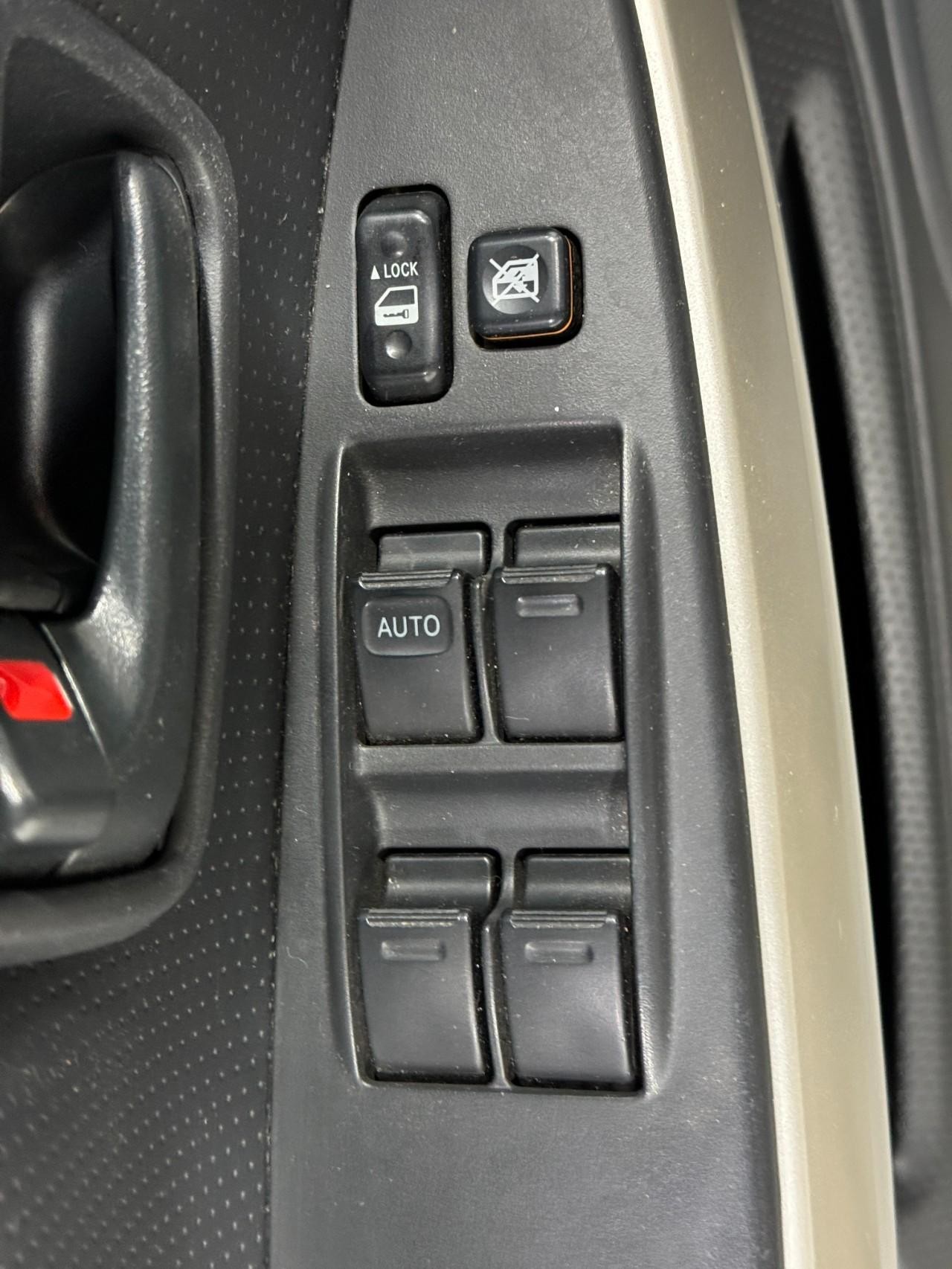 Scion xA Vehicle Full-screen Gallery Image 23