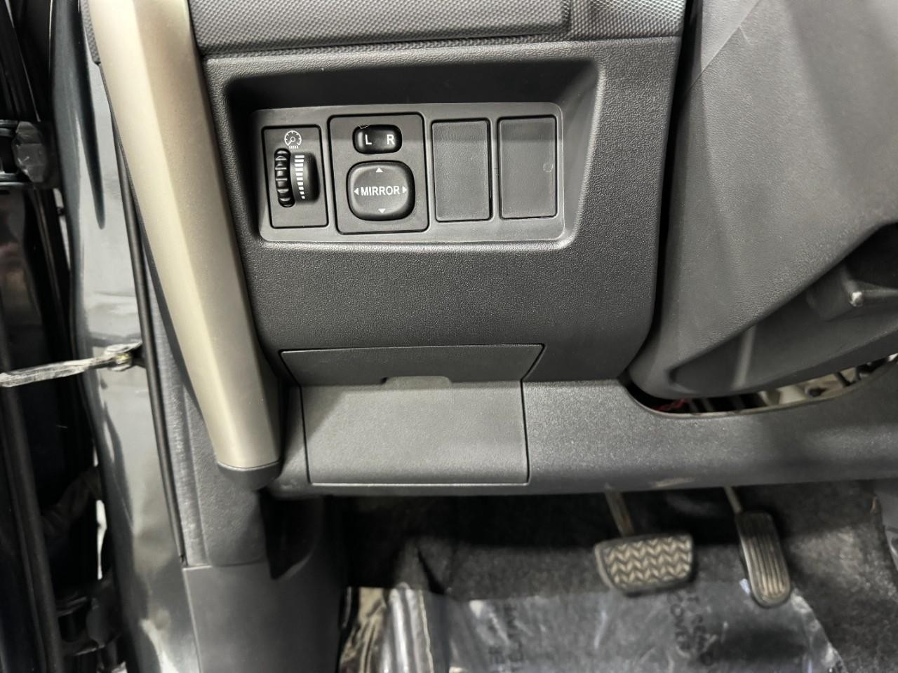 Scion xA Vehicle Full-screen Gallery Image 27