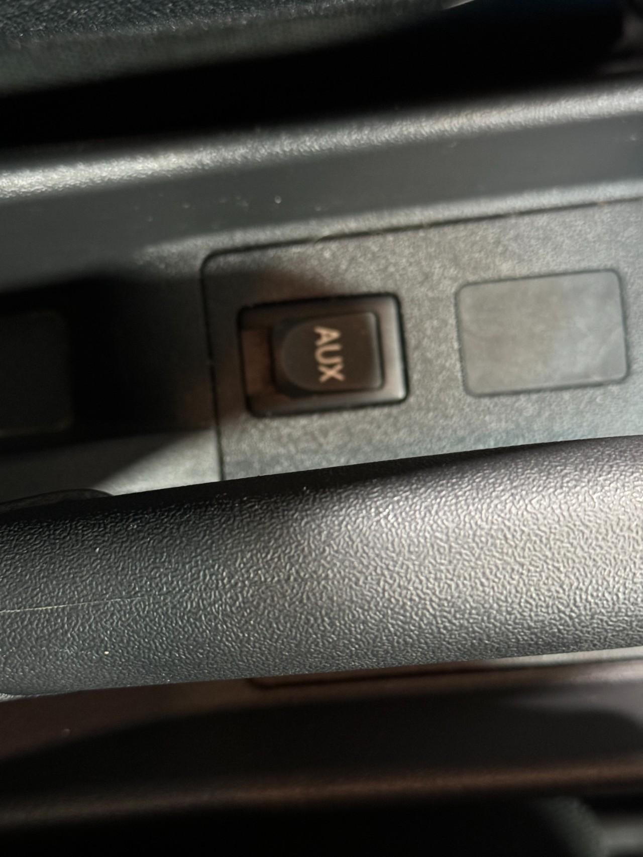 Scion xA Vehicle Full-screen Gallery Image 29