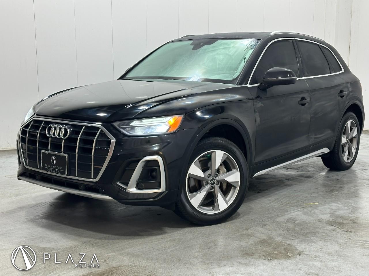 Audi Q5 Vehicle Full-screen Gallery Image 01