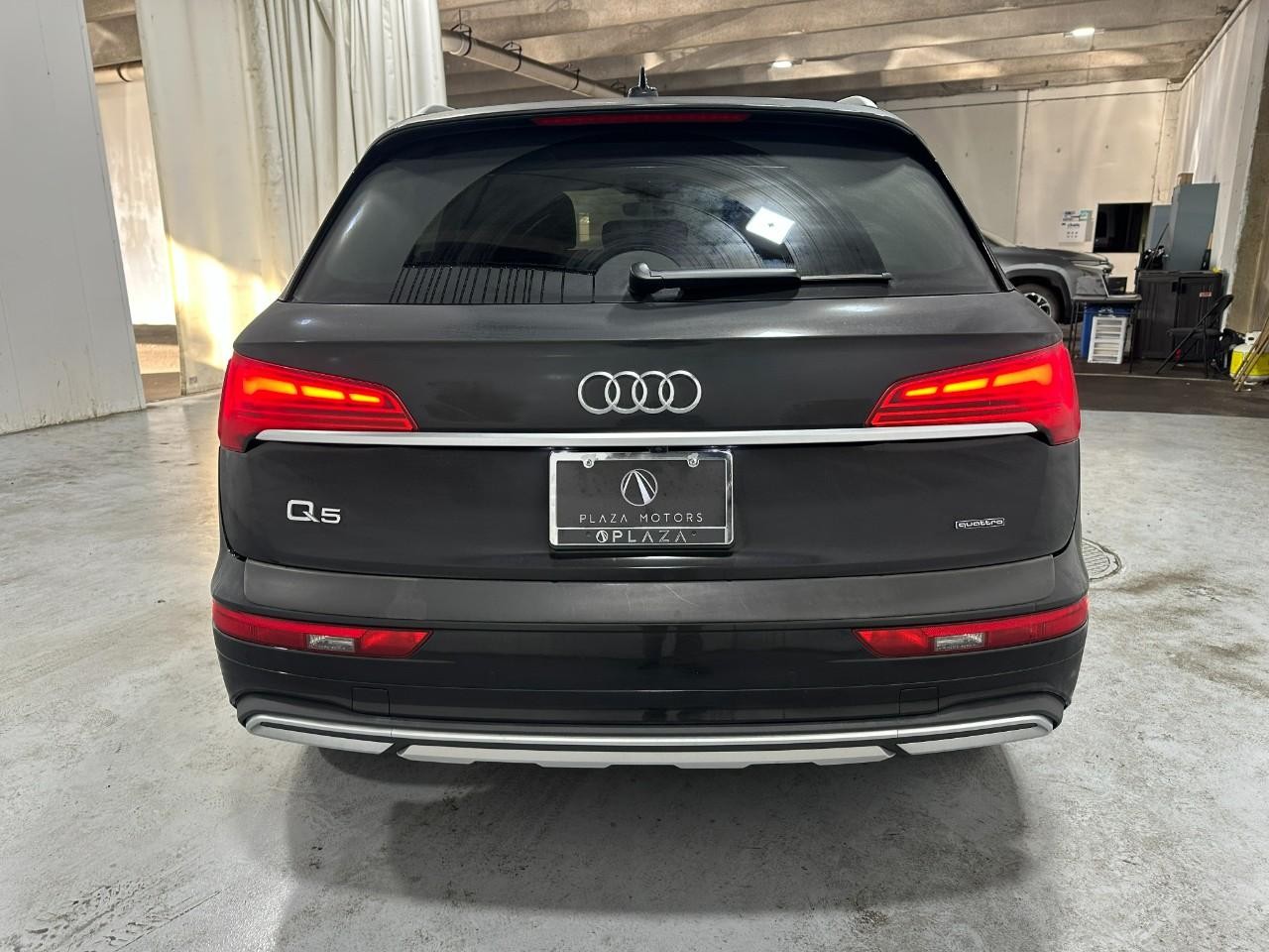 Audi Q5 Vehicle Full-screen Gallery Image 04