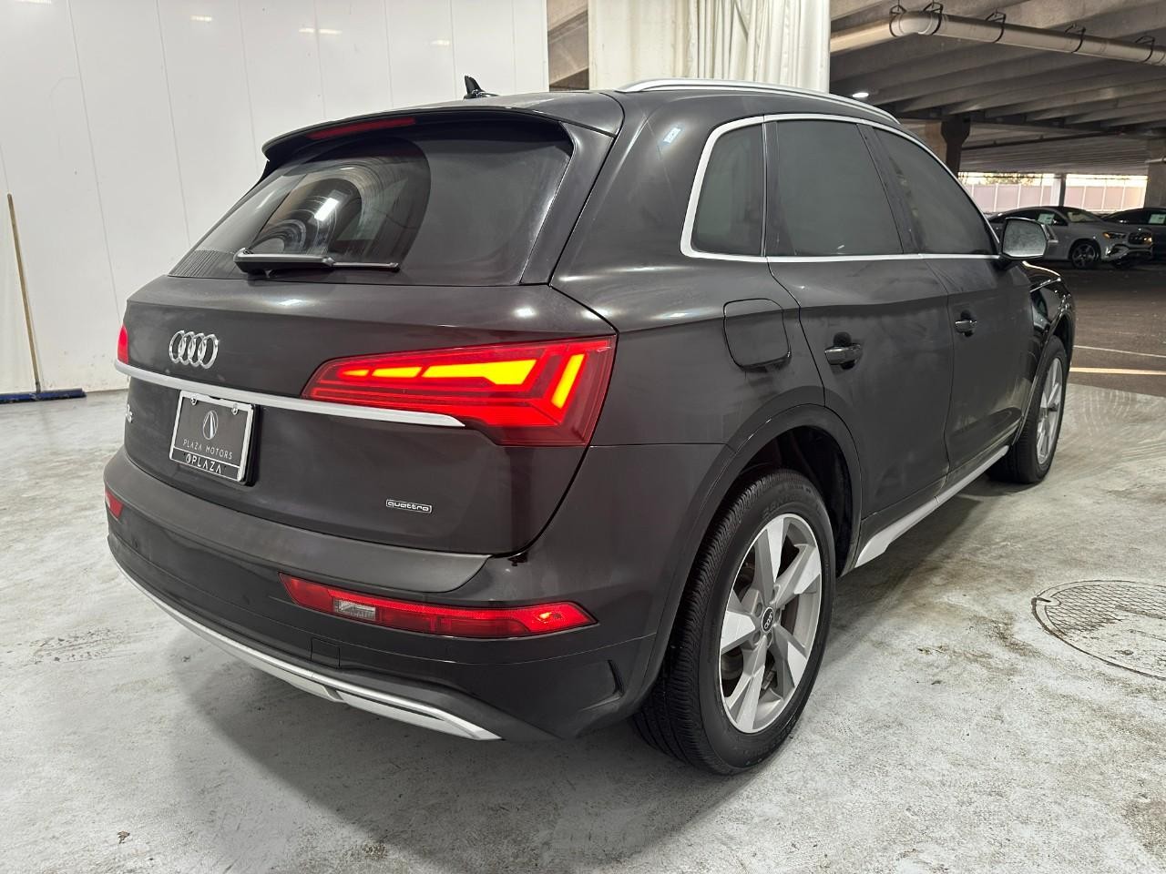 Audi Q5 Vehicle Full-screen Gallery Image 08