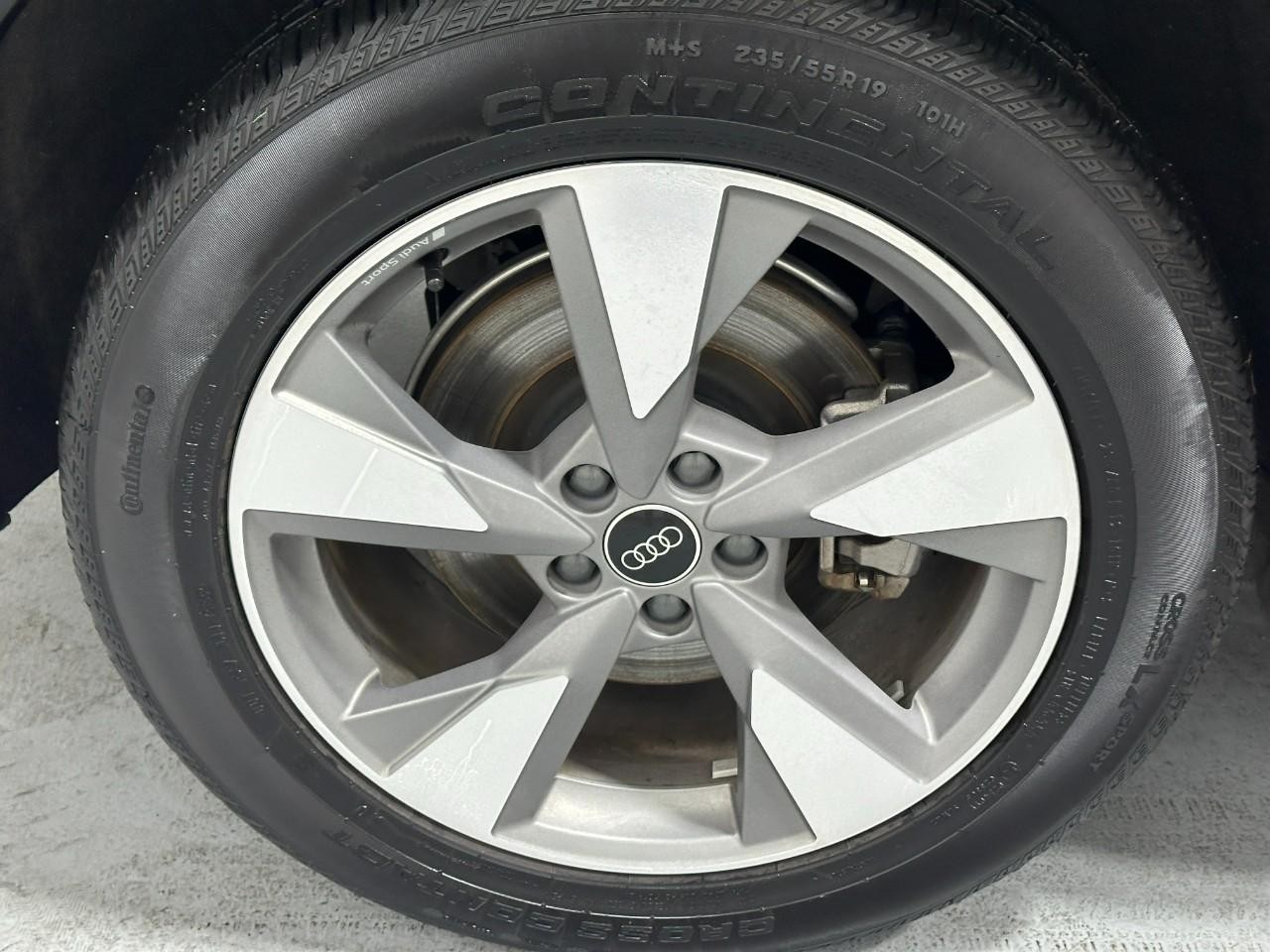 Audi Q5 Vehicle Full-screen Gallery Image 09