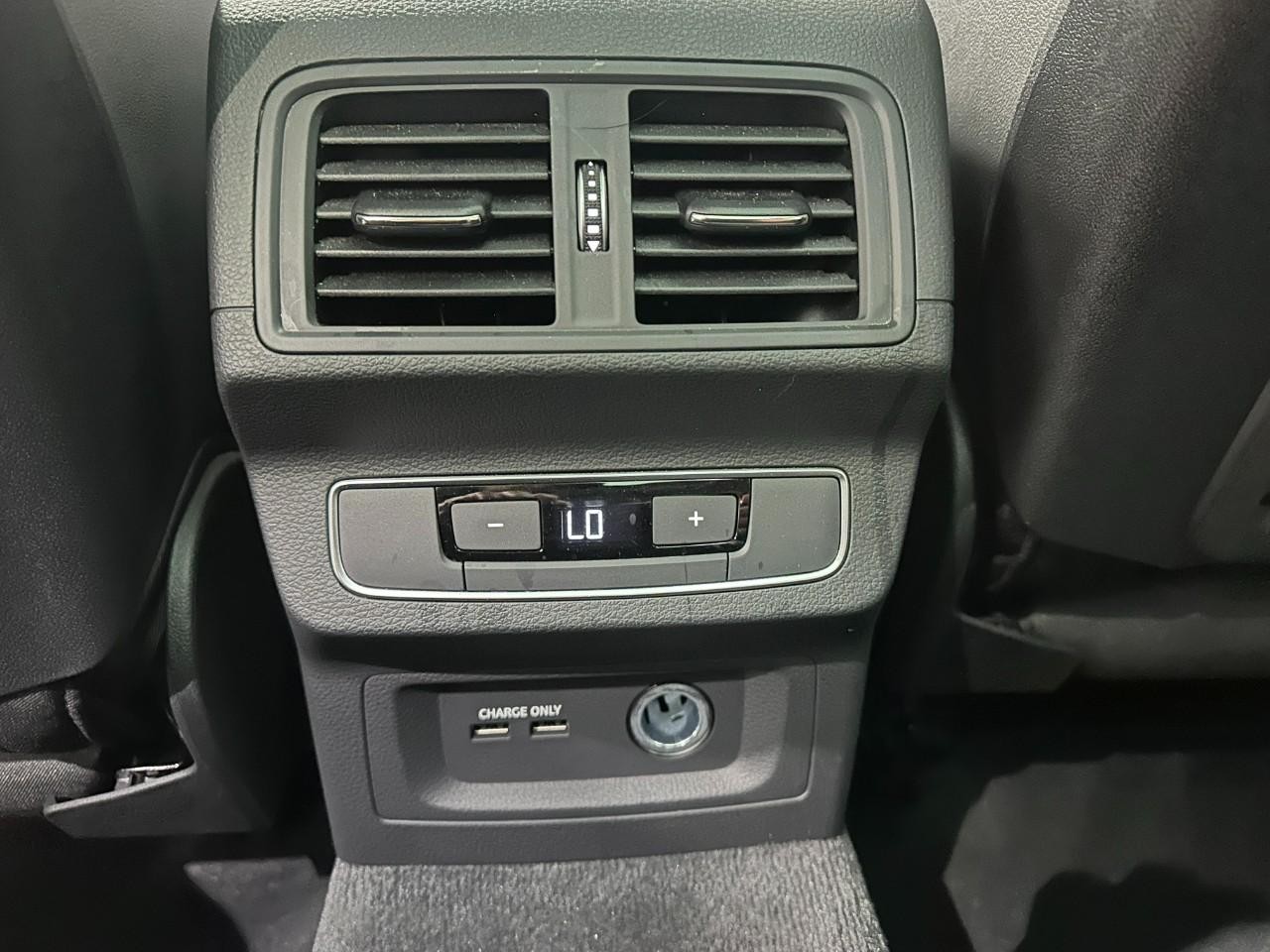 Audi Q5 Vehicle Full-screen Gallery Image 13