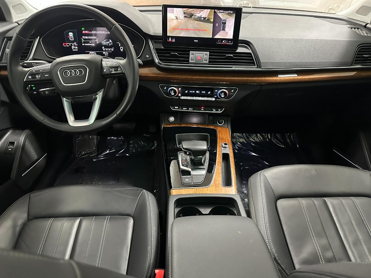 Audi Q5 Vehicle Full-screen Gallery Image 15