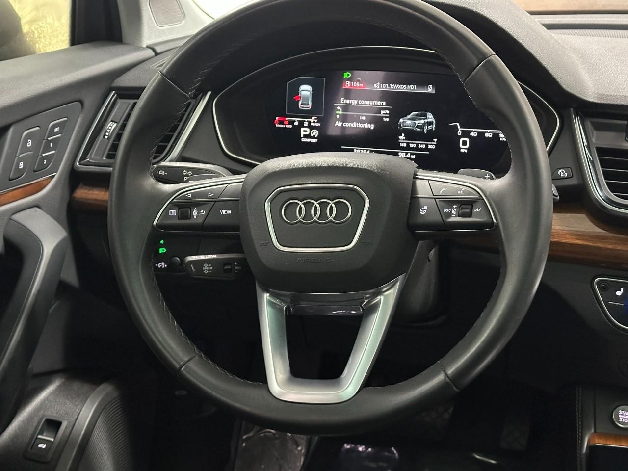 Audi Q5 Vehicle Full-screen Gallery Image 16
