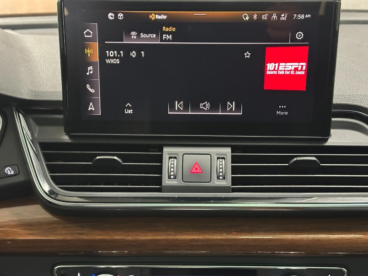 Audi Q5 Vehicle Full-screen Gallery Image 17