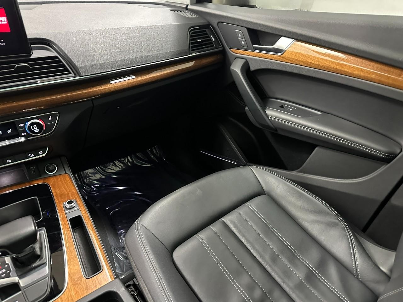 Audi Q5 Vehicle Full-screen Gallery Image 20