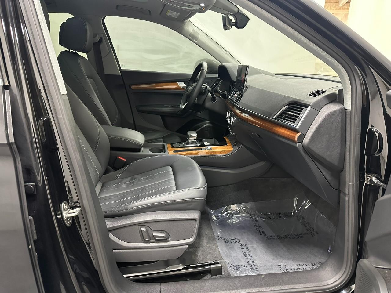 Audi Q5 Vehicle Full-screen Gallery Image 21