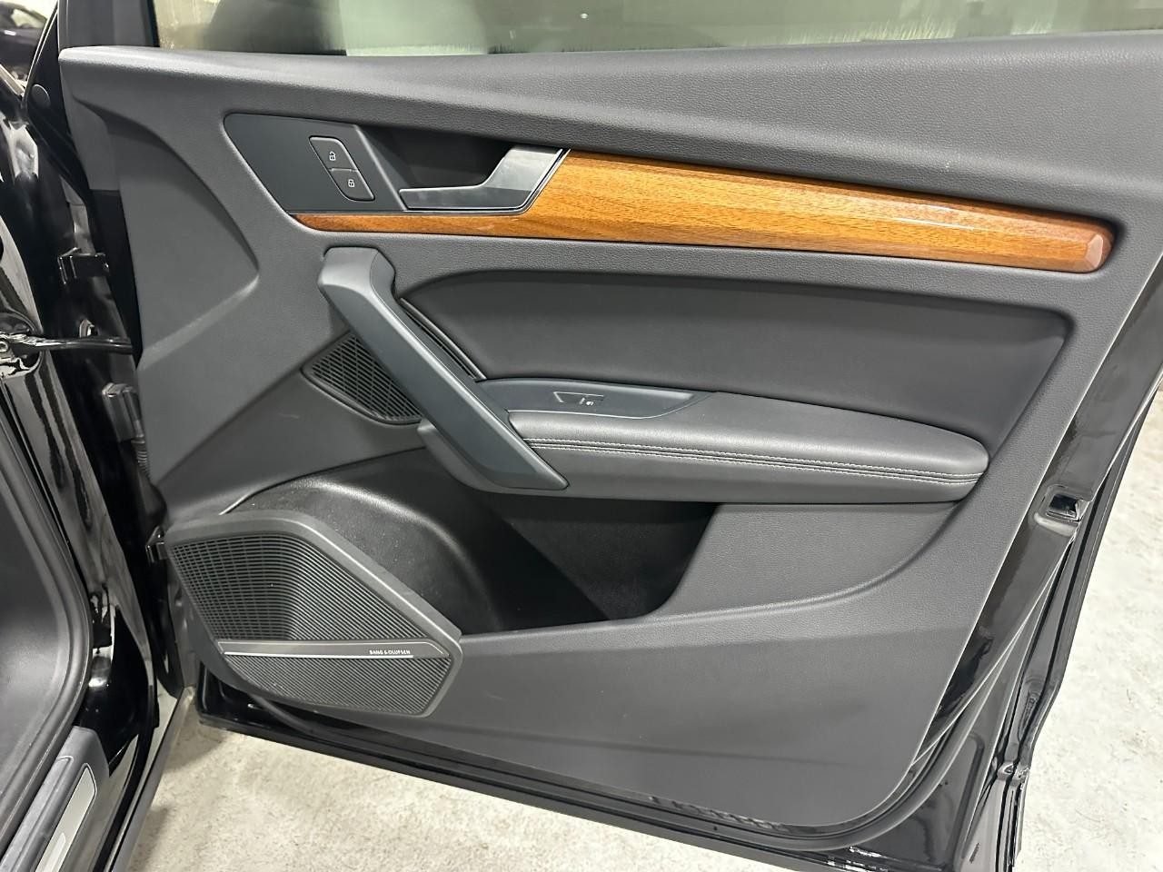 Audi Q5 Vehicle Full-screen Gallery Image 22