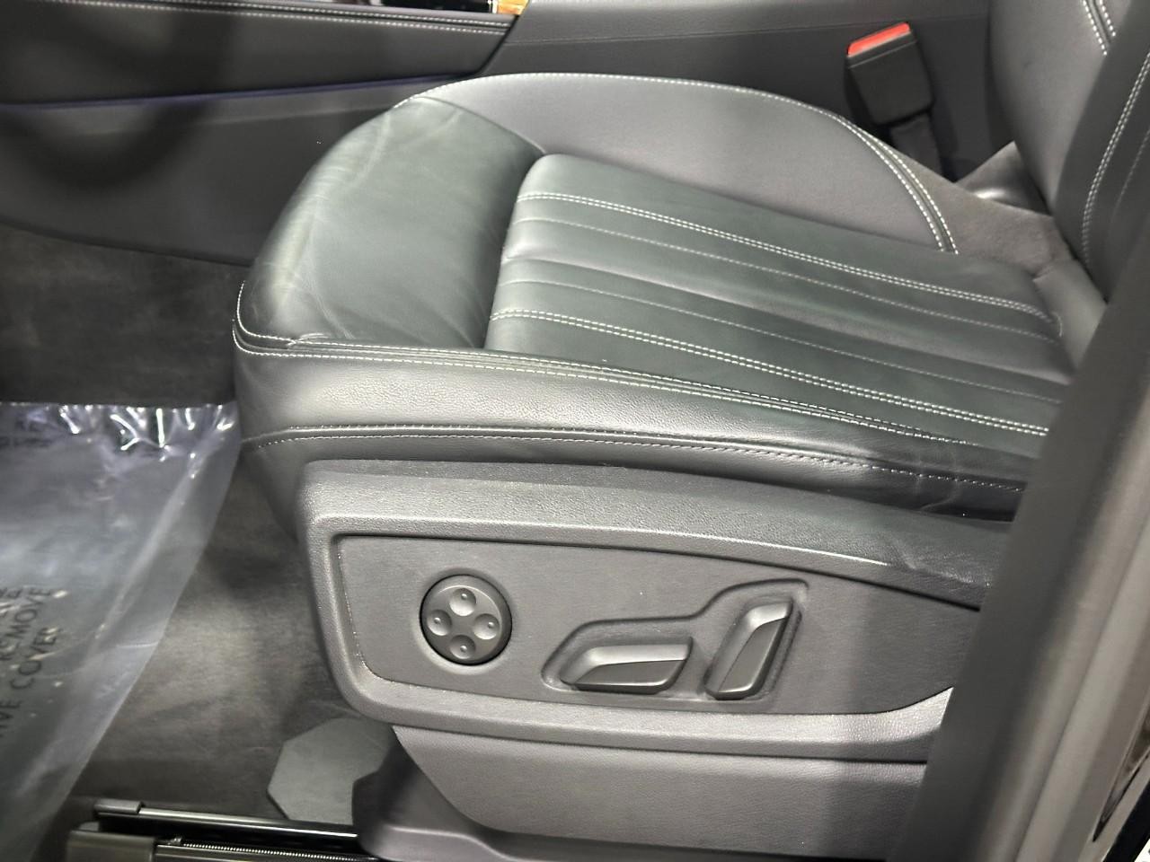 Audi Q5 Vehicle Full-screen Gallery Image 25