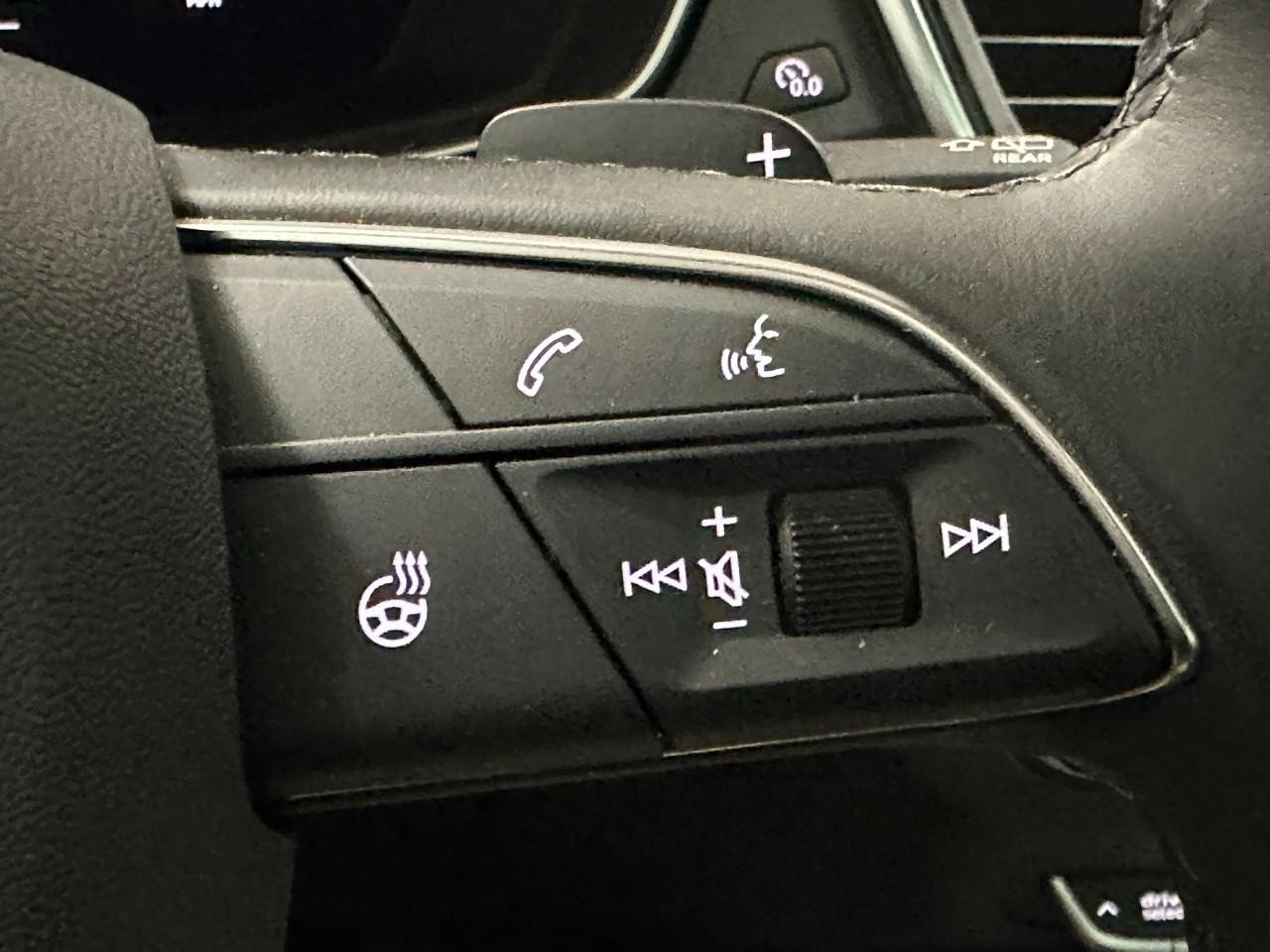 Audi Q5 Vehicle Full-screen Gallery Image 27