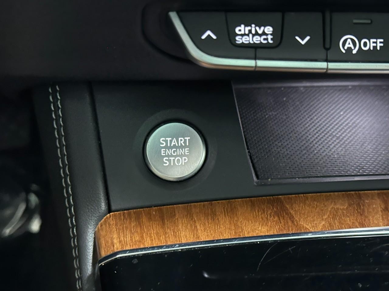 Audi Q5 Vehicle Full-screen Gallery Image 30