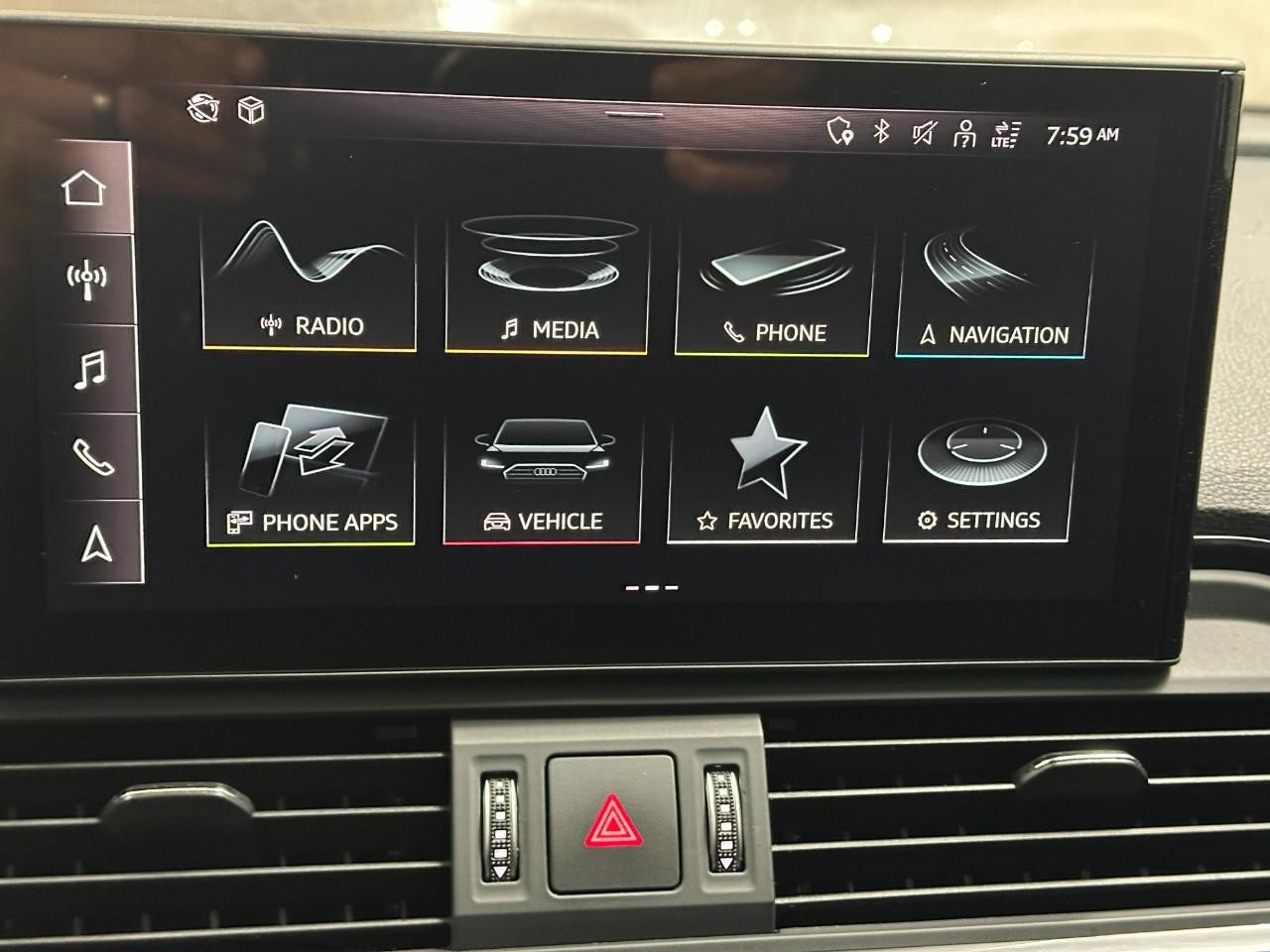 Audi Q5 Vehicle Full-screen Gallery Image 31