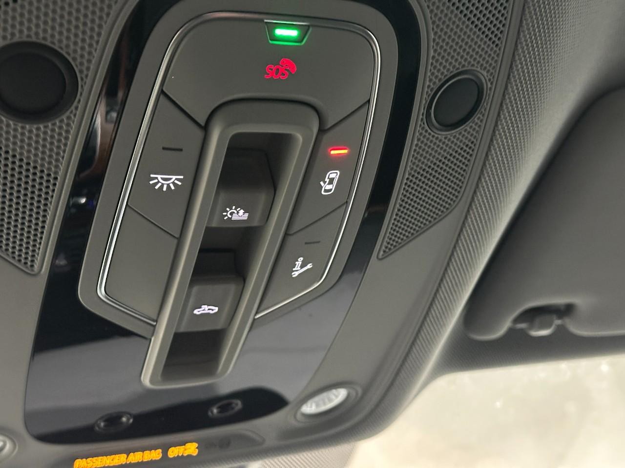 Audi Q5 Vehicle Full-screen Gallery Image 32