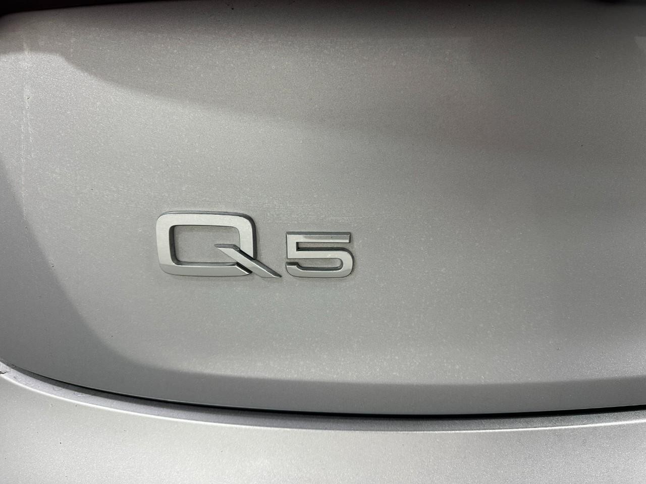 Audi Q5 Vehicle Full-screen Gallery Image 06