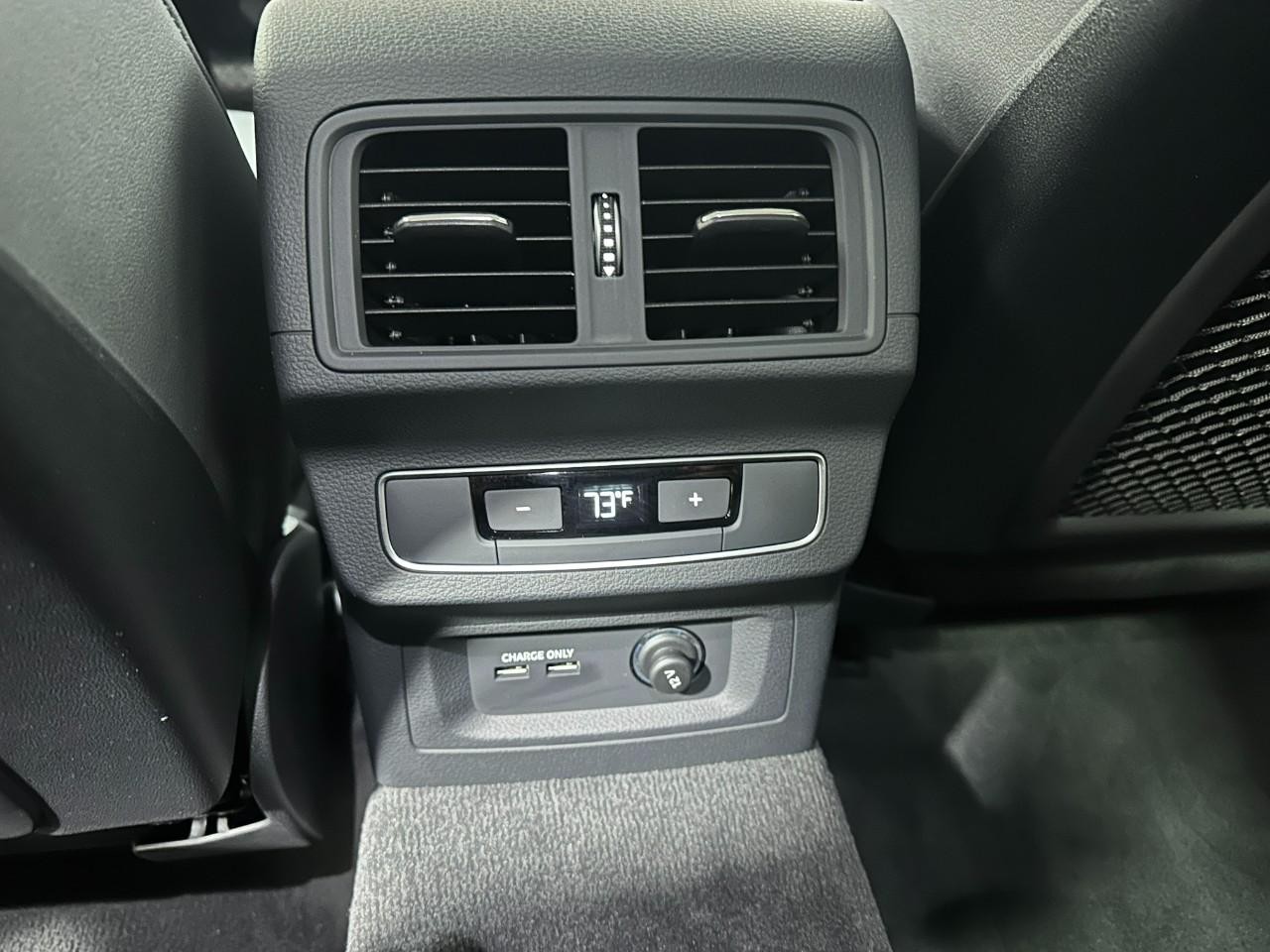 Audi Q5 Vehicle Full-screen Gallery Image 13