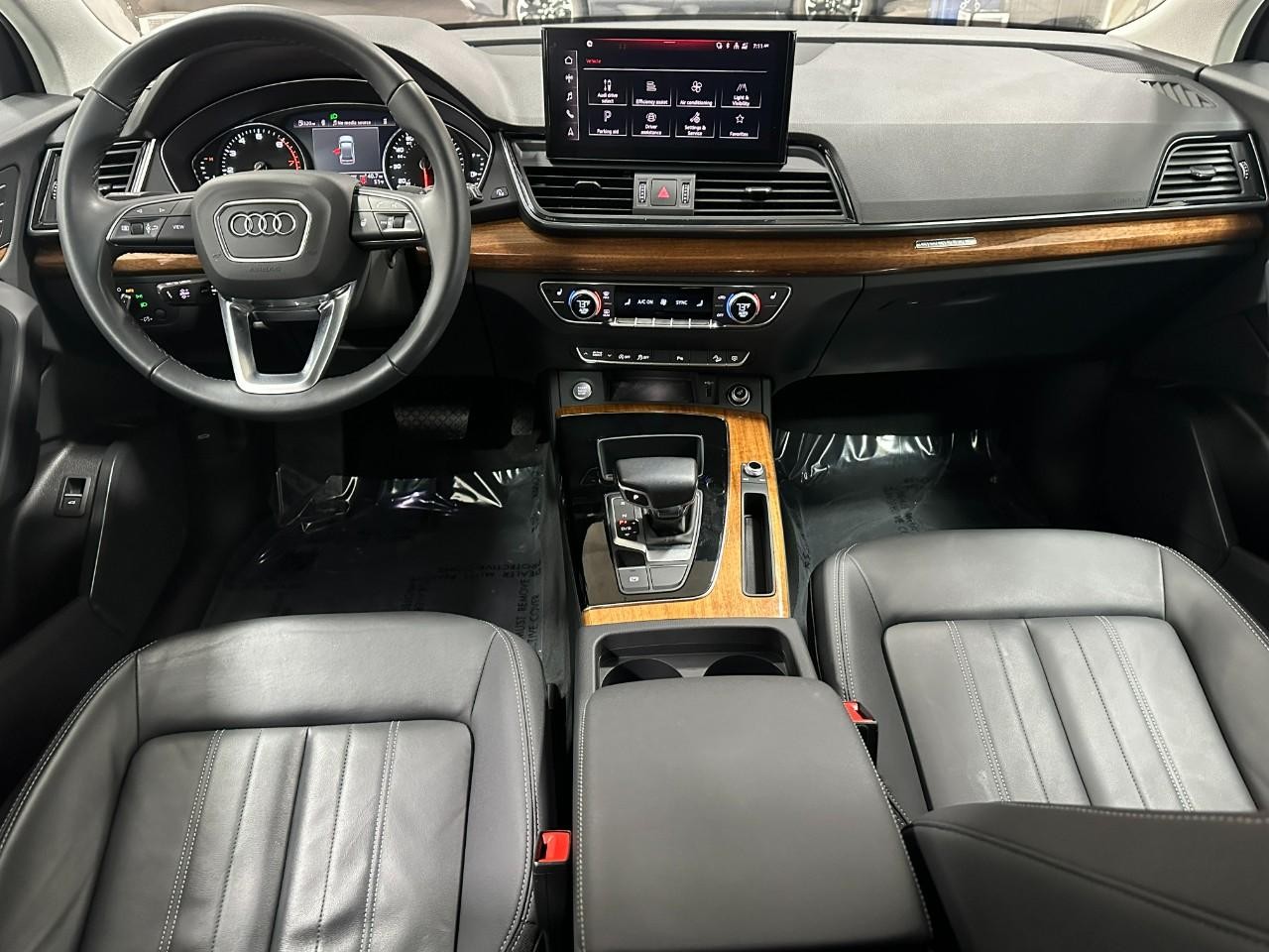 Audi Q5 Vehicle Full-screen Gallery Image 14