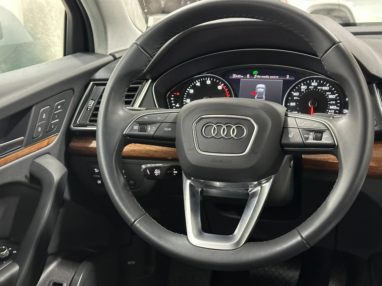 Audi Q5 Vehicle Full-screen Gallery Image 15