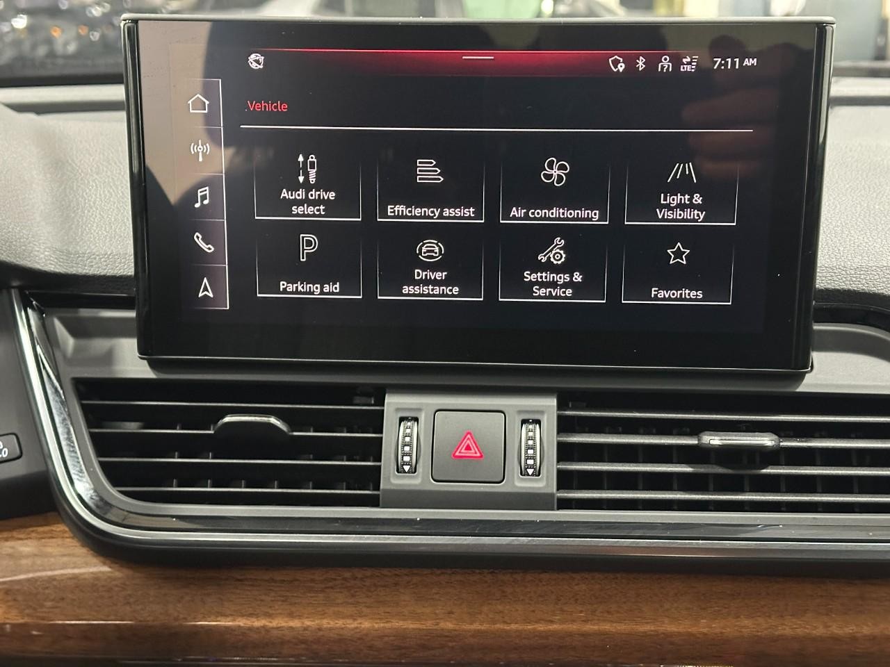 Audi Q5 Vehicle Full-screen Gallery Image 16