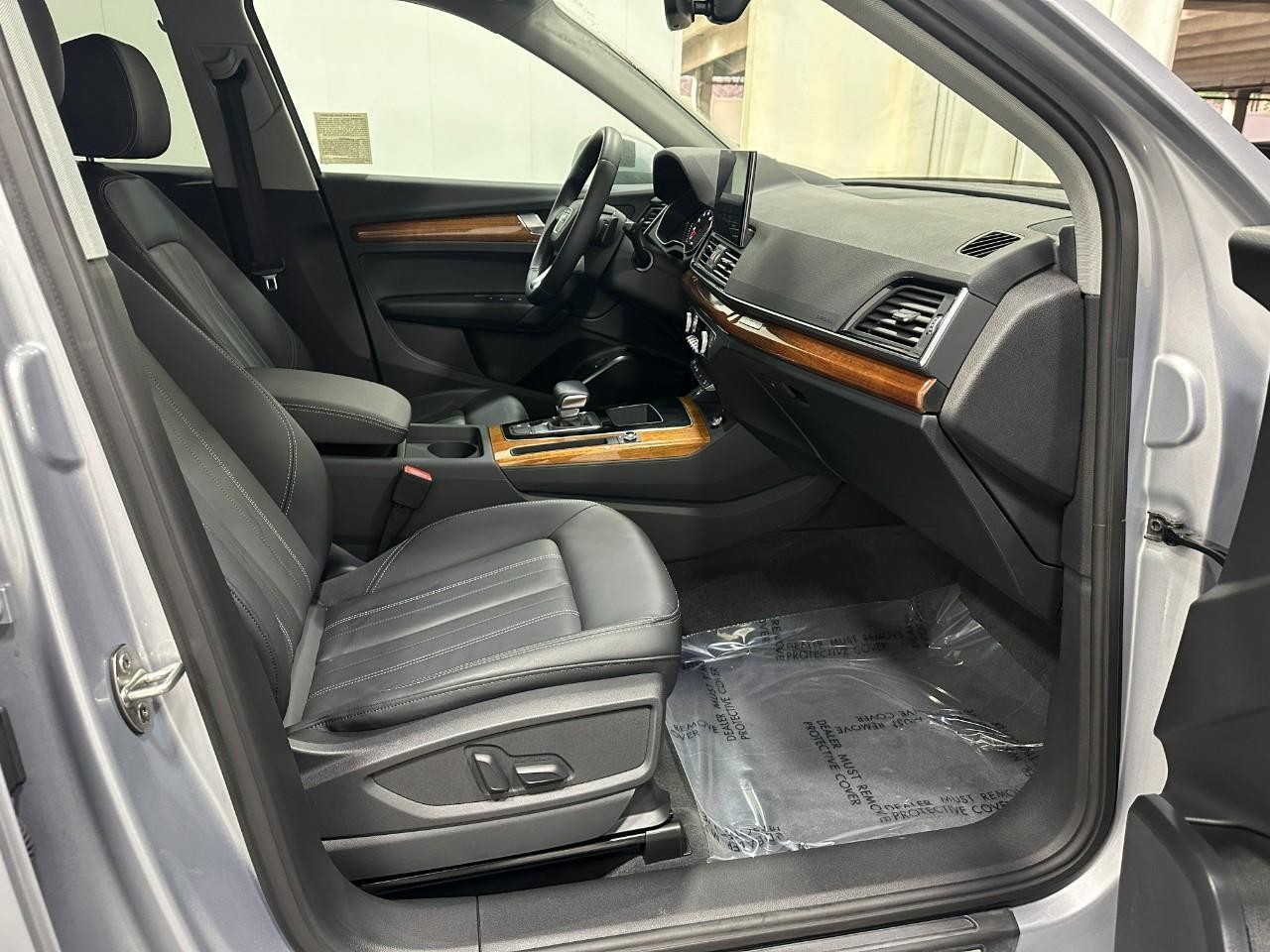 Audi Q5 Vehicle Full-screen Gallery Image 20