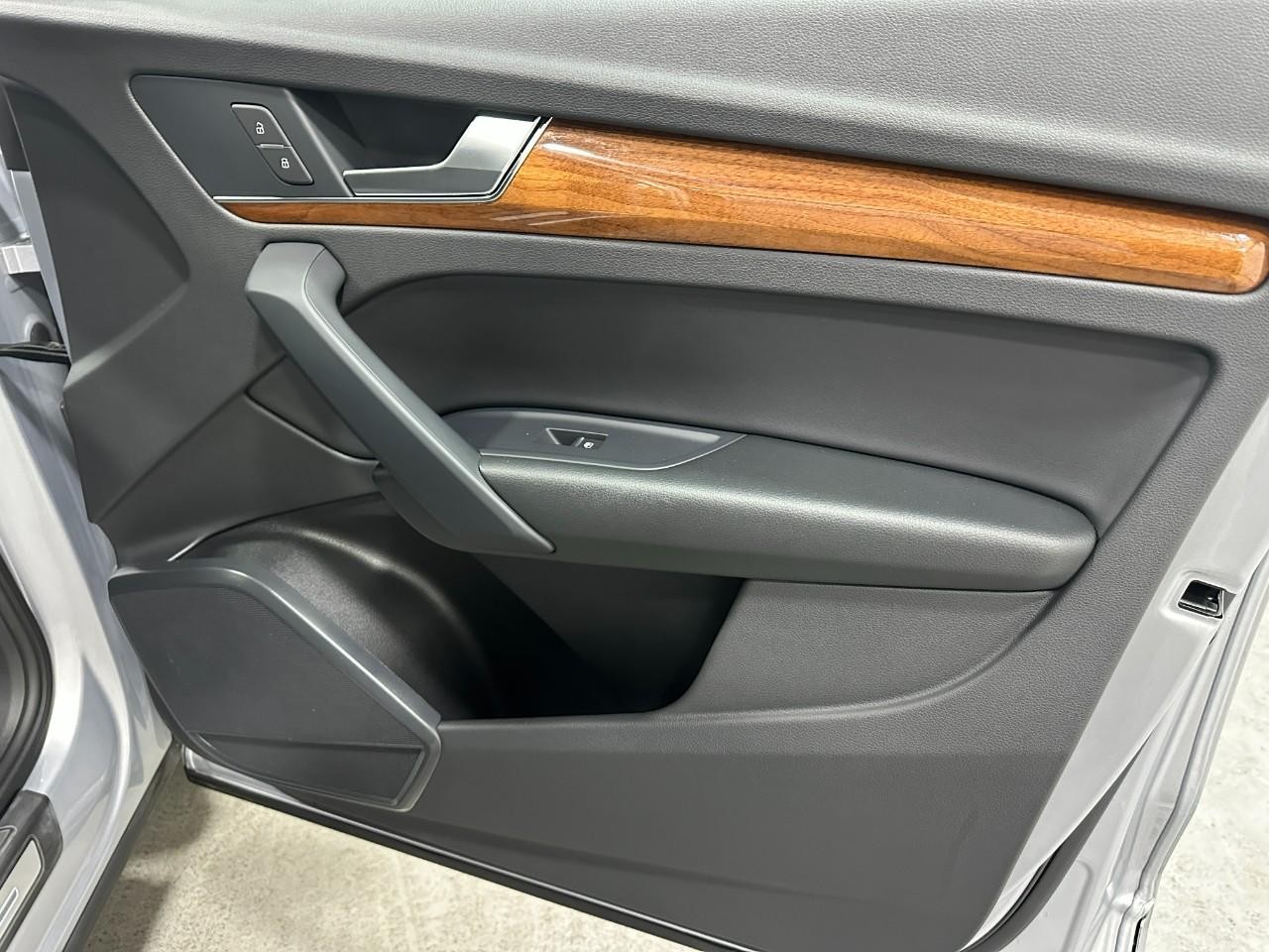 Audi Q5 Vehicle Full-screen Gallery Image 21