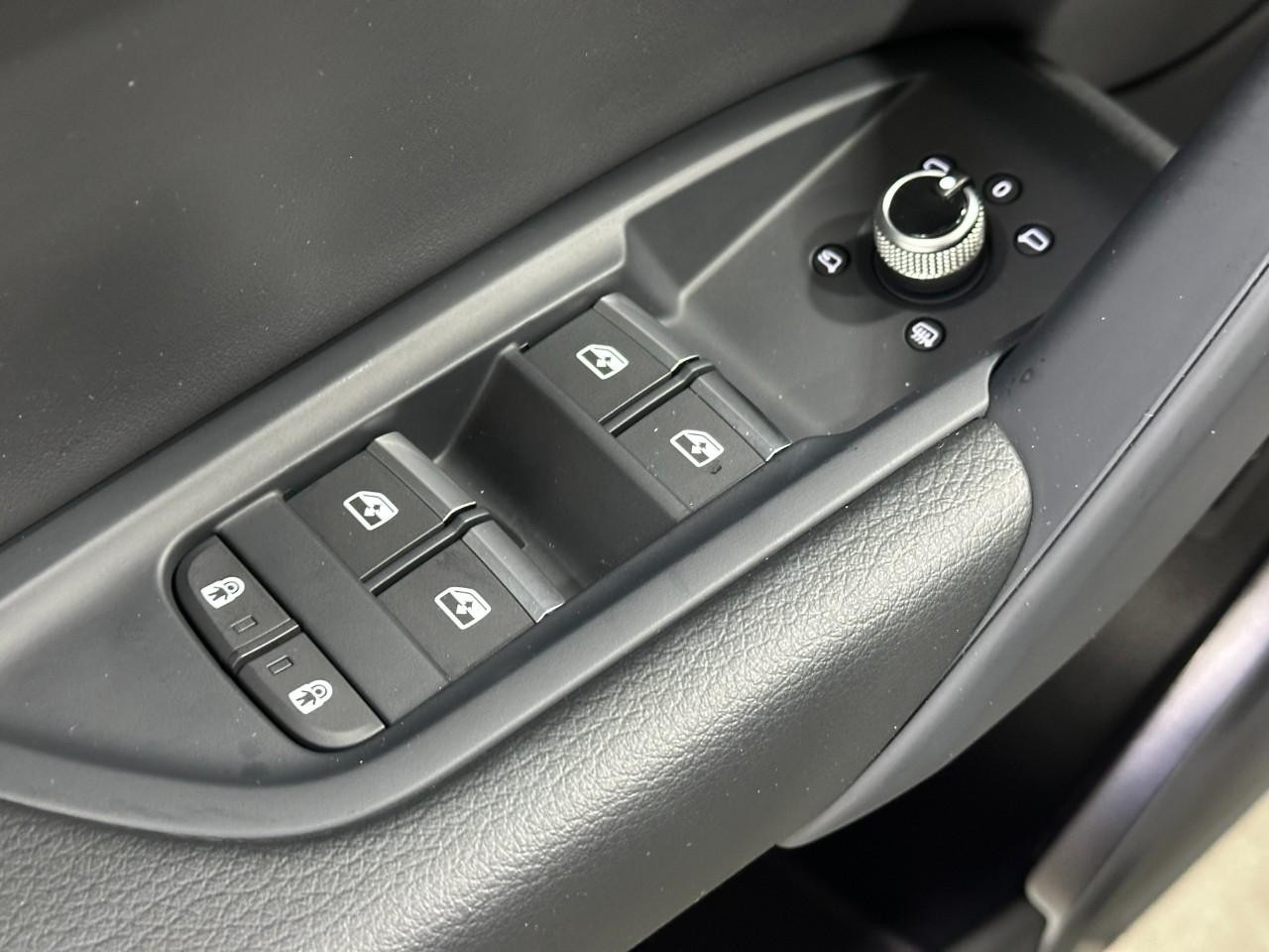 Audi Q5 Vehicle Full-screen Gallery Image 22