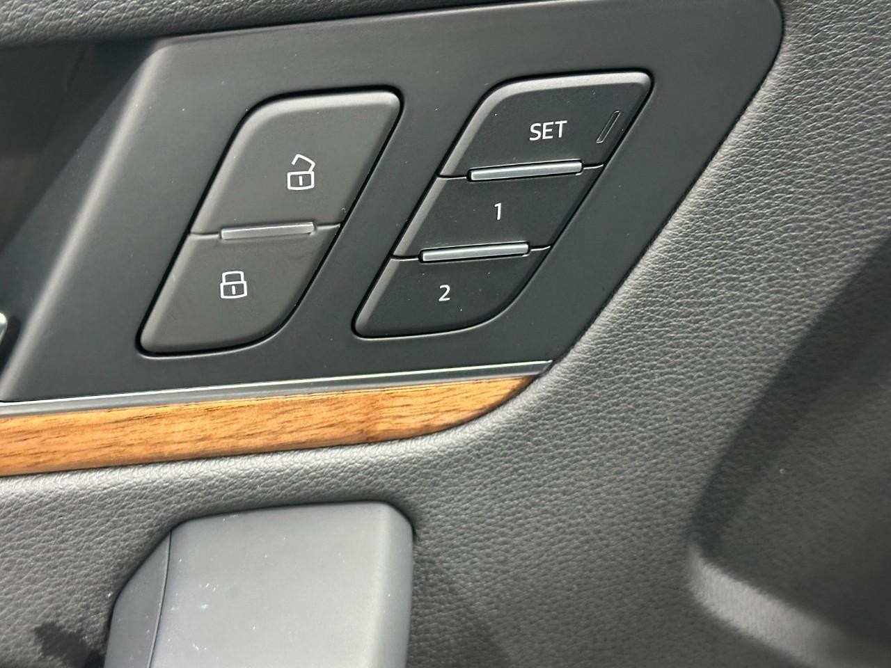 Audi Q5 Vehicle Full-screen Gallery Image 23