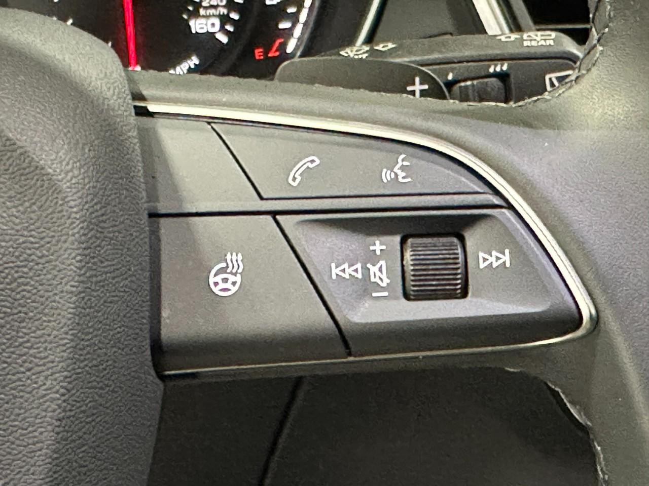 Audi Q5 Vehicle Full-screen Gallery Image 27