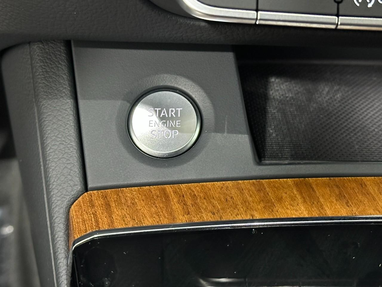 Audi Q5 Vehicle Full-screen Gallery Image 30