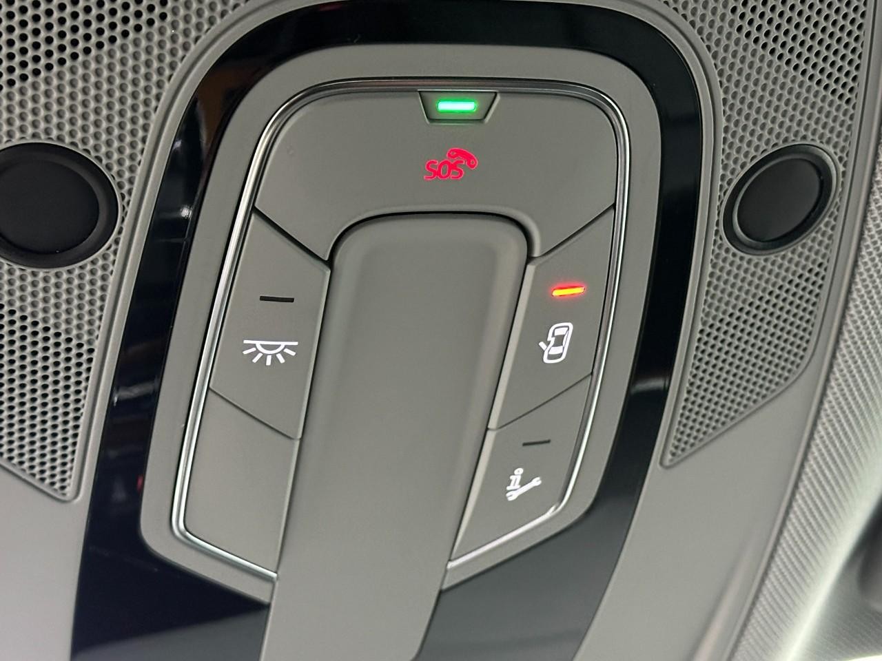 Audi Q5 Vehicle Full-screen Gallery Image 32