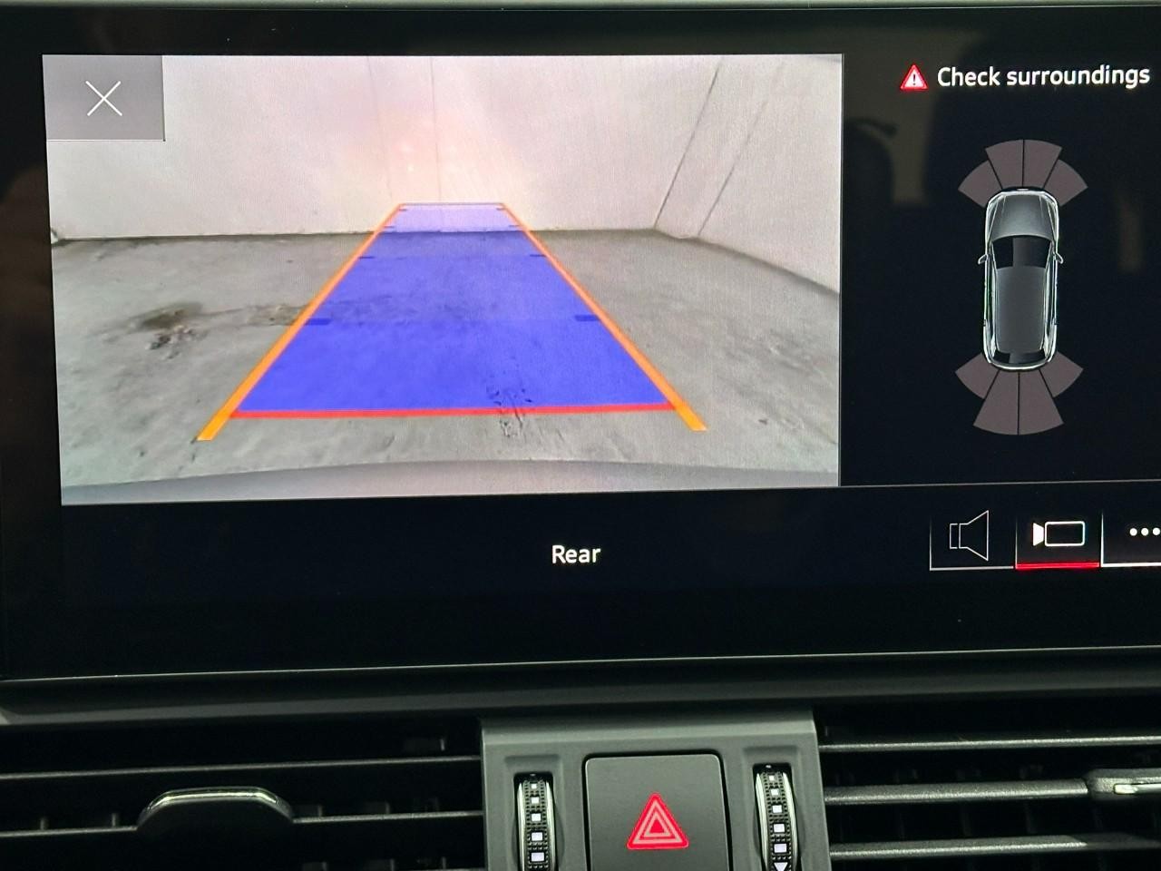 Audi Q5 Vehicle Full-screen Gallery Image 33