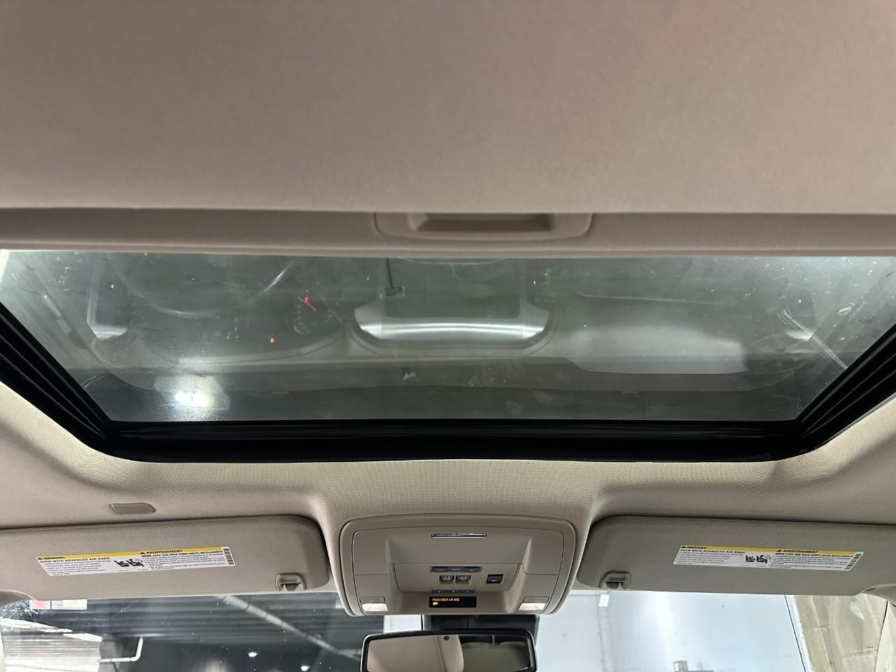 GMC Sierra 1500 Vehicle Full-screen Gallery Image 13