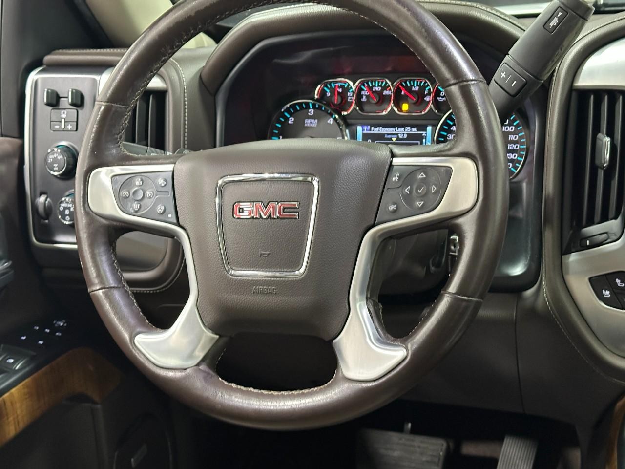 GMC Sierra 1500 Vehicle Full-screen Gallery Image 15