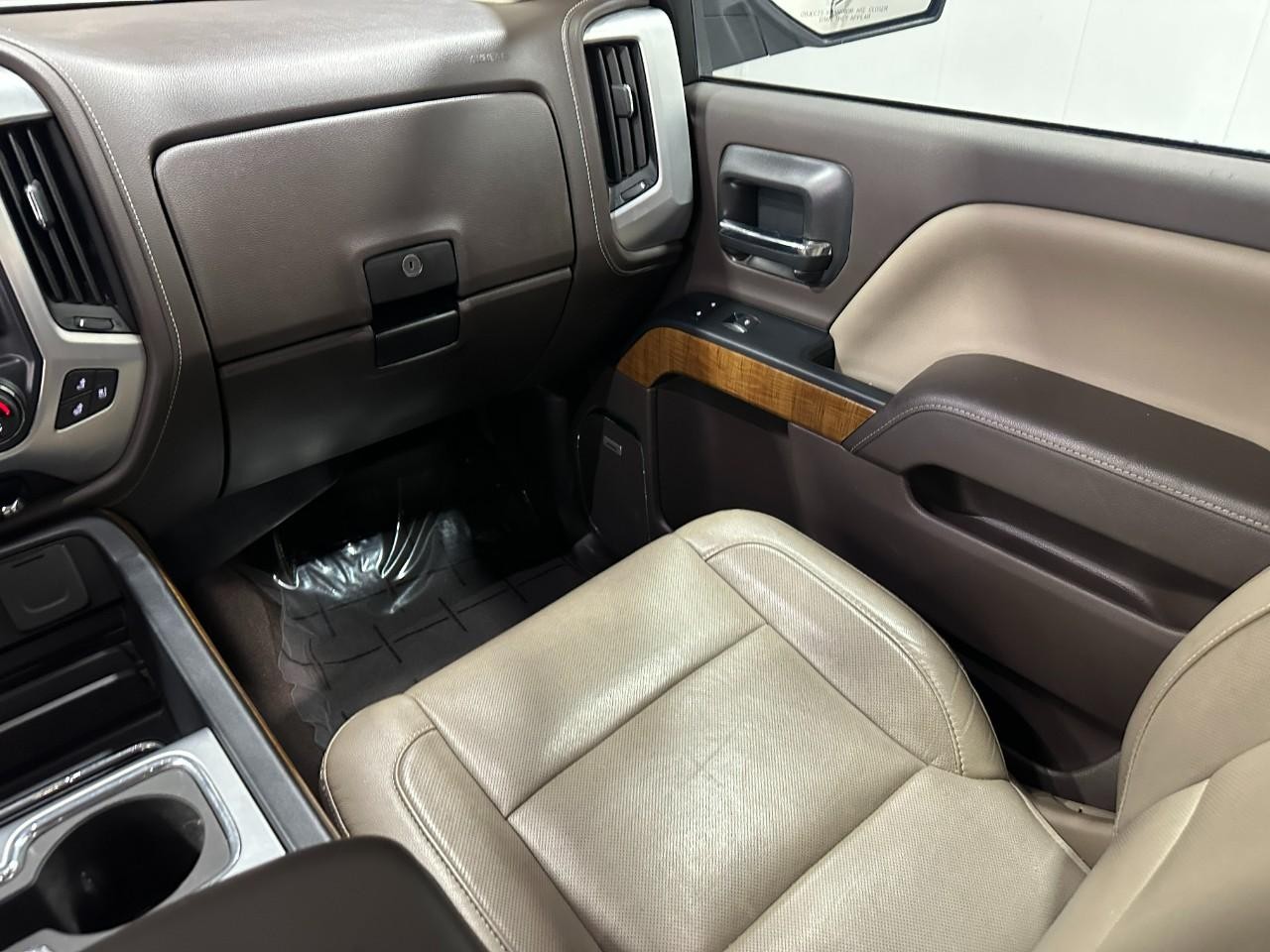 GMC Sierra 1500 Vehicle Full-screen Gallery Image 18