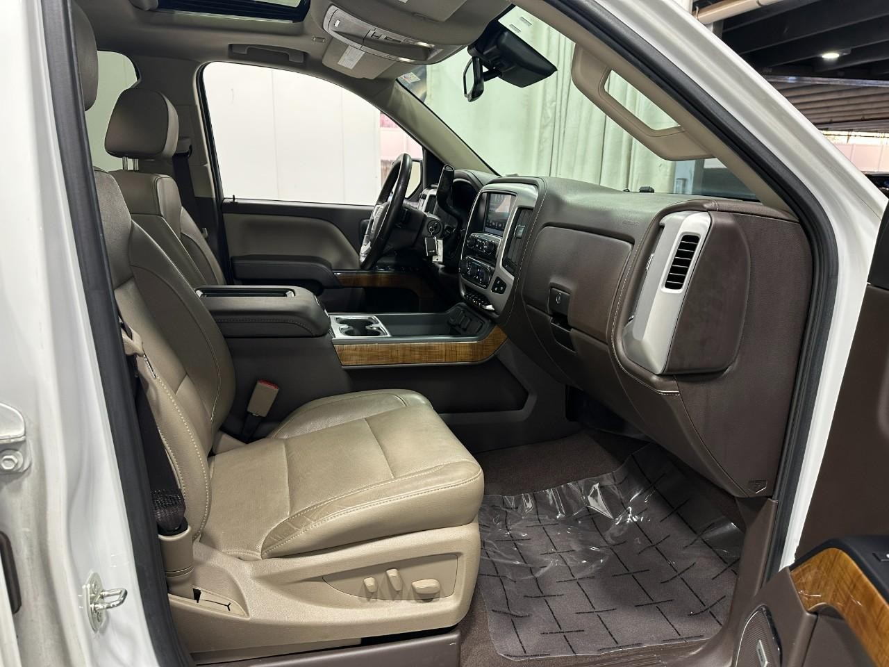 GMC Sierra 1500 Vehicle Full-screen Gallery Image 20