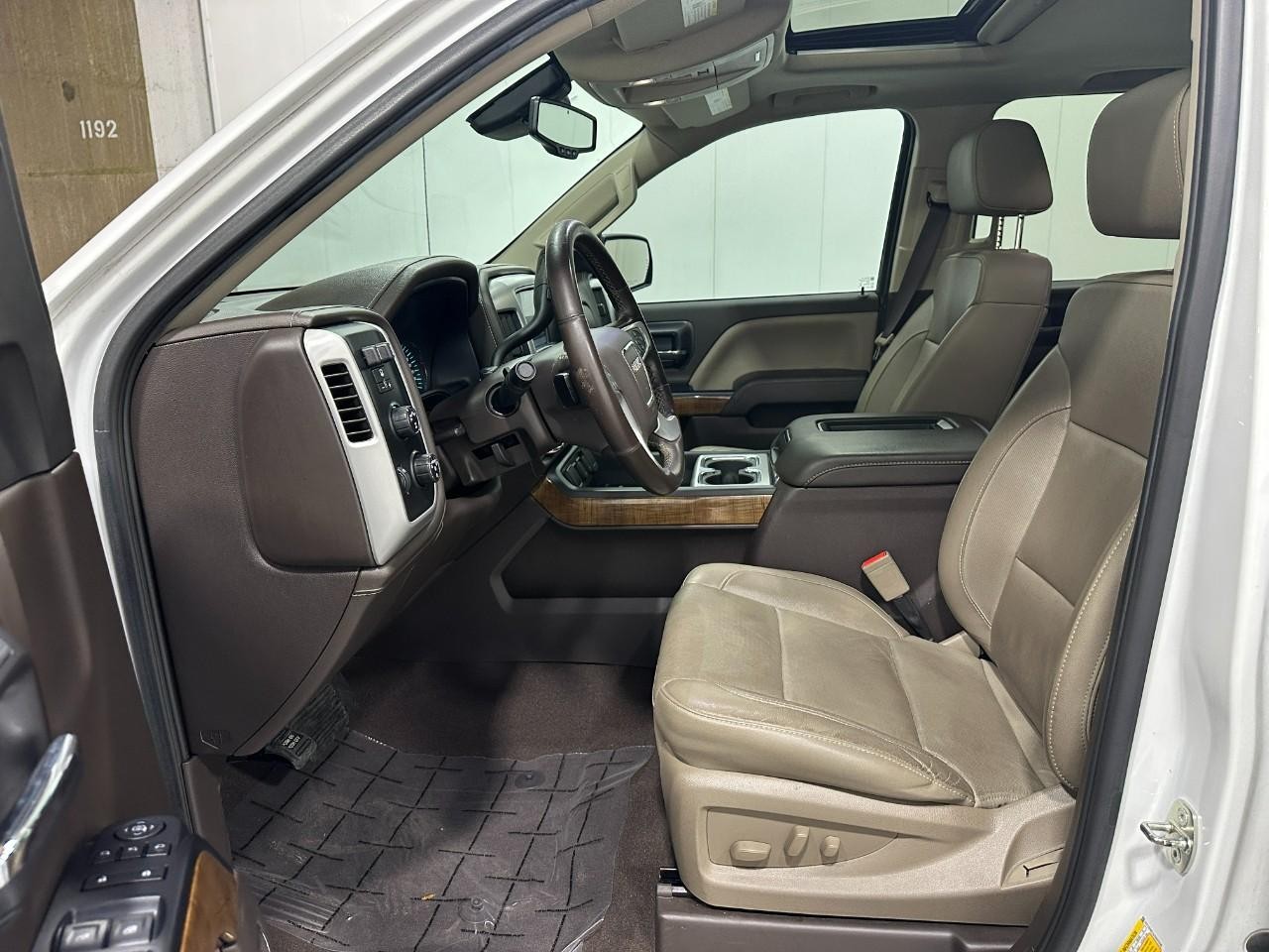 GMC Sierra 1500 Vehicle Full-screen Gallery Image 21