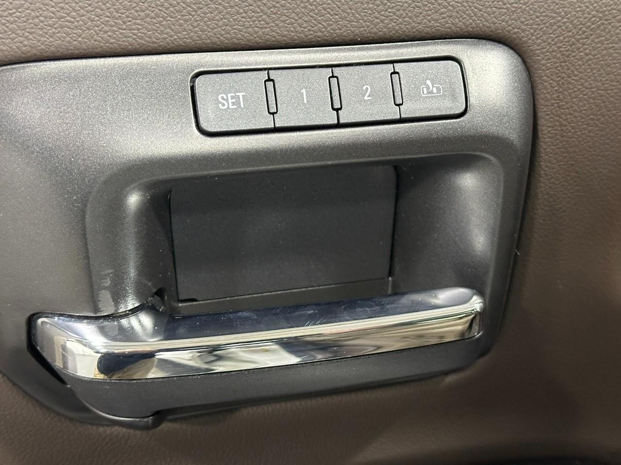 GMC Sierra 1500 Vehicle Full-screen Gallery Image 24