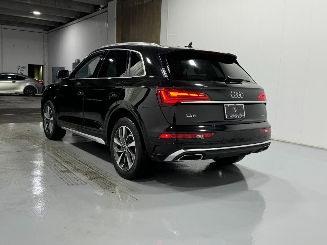 Audi Q5 Vehicle Full-screen Gallery Image 3