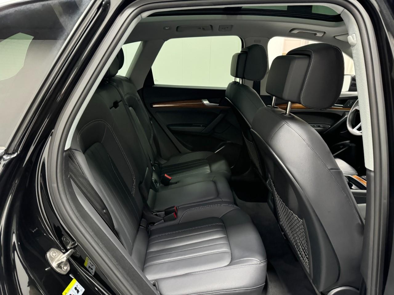 Audi Q5 Vehicle Full-screen Gallery Image 10