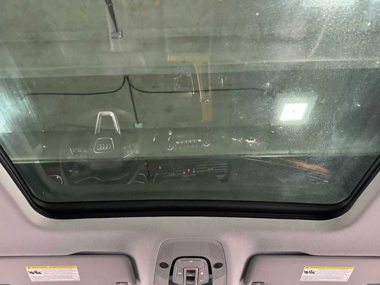 Audi Q5 Vehicle Full-screen Gallery Image 12