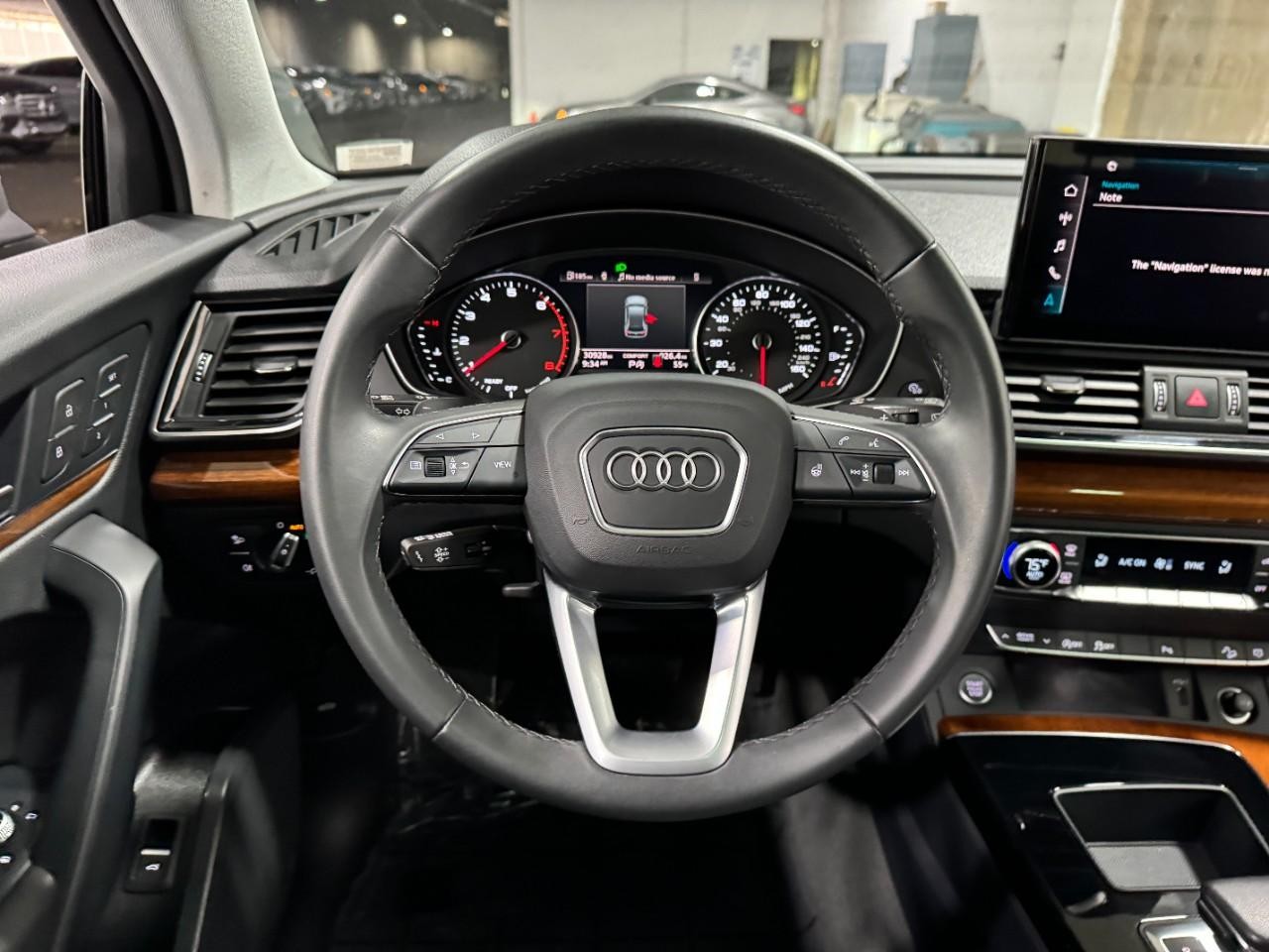 Audi Q5 Vehicle Full-screen Gallery Image 14