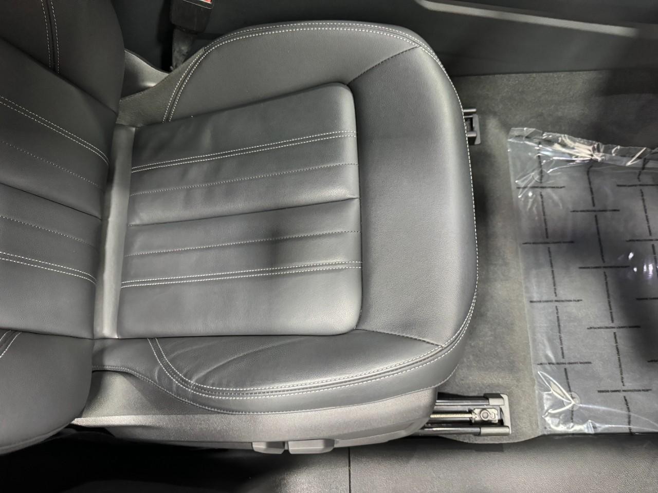 Audi Q5 Vehicle Full-screen Gallery Image 20